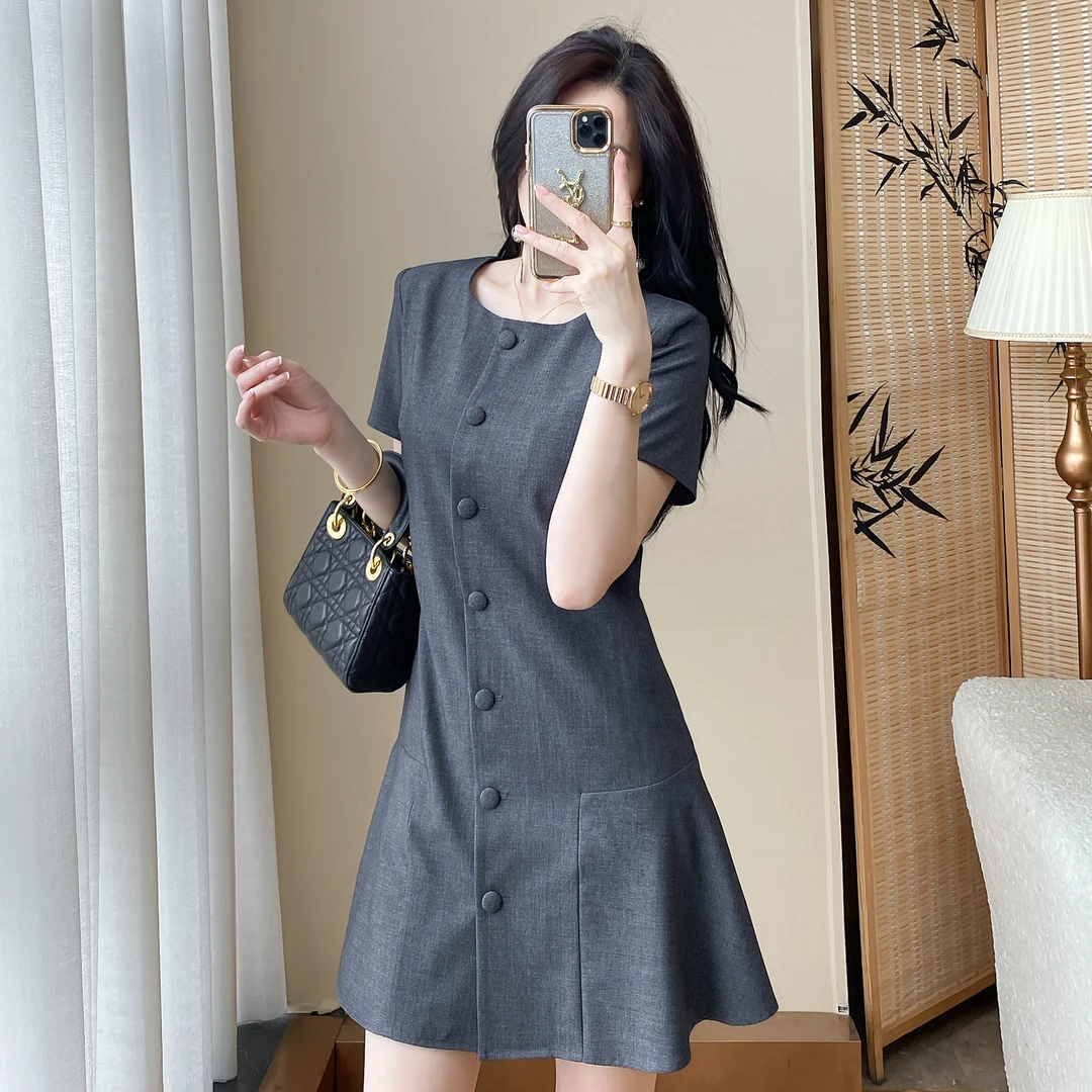 连衣裙极简风气质小个子宽松腰修身单排扣时尚法式小众夏季裙子