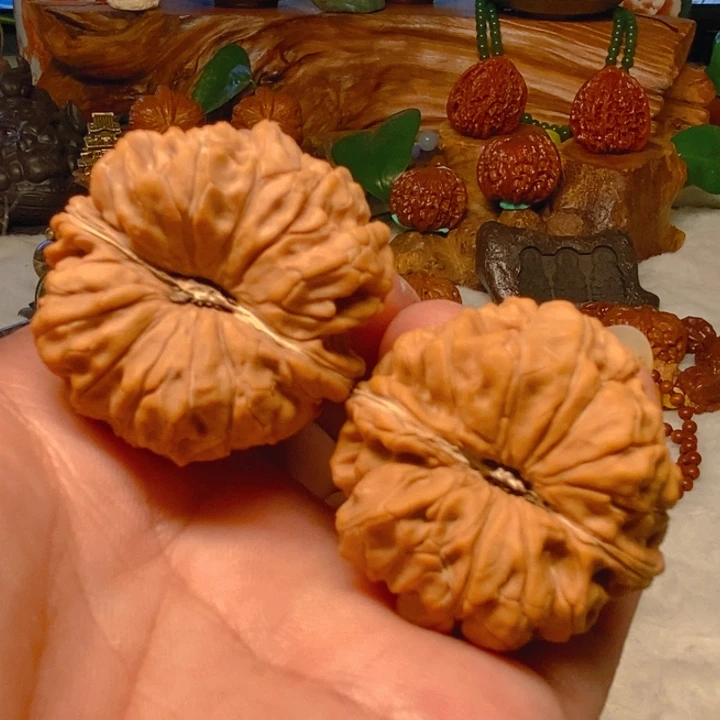 文玩核桃吊坠貔犰