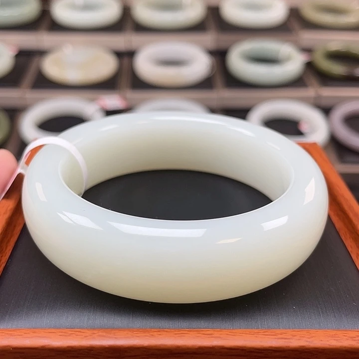 和田玉未镶嵌手镯（羊脂级别）