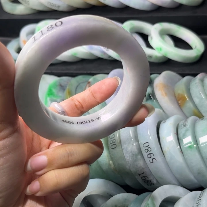 定制翡翠未镶嵌翡翠手镯