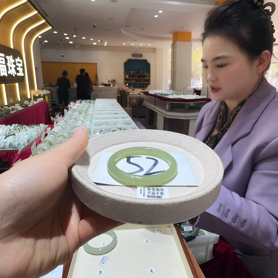 和田玉未镶嵌手镯50