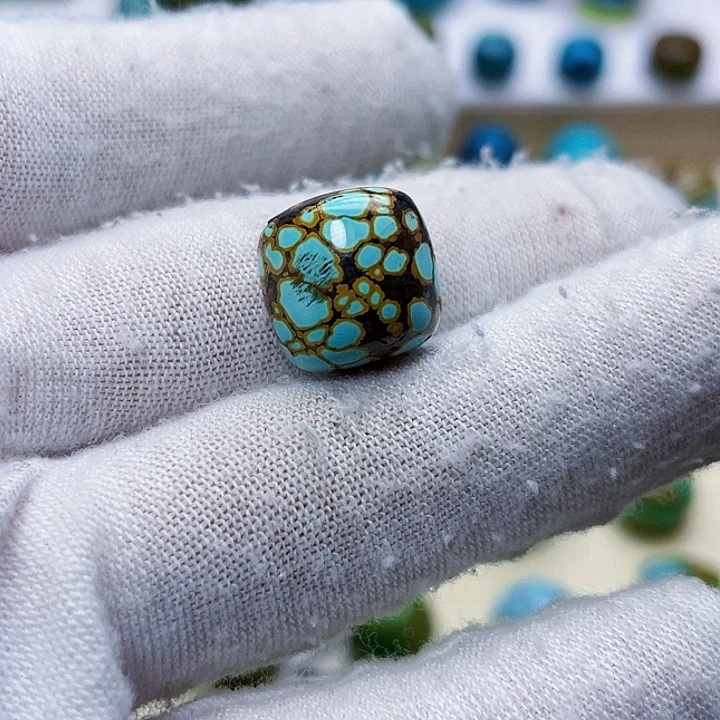 绿松石未镶嵌颈饰