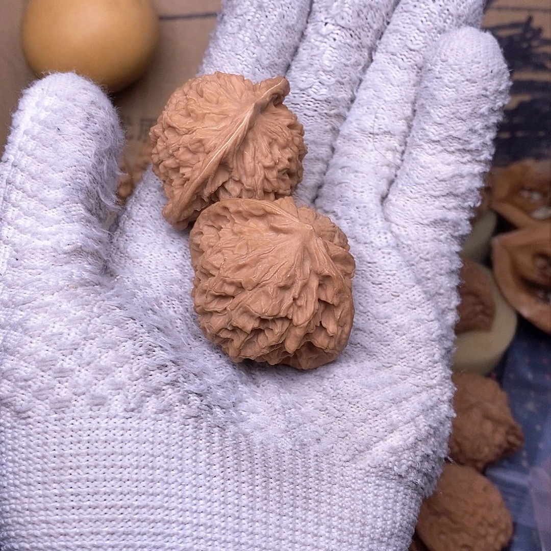 桃核把件一****慢盘龙纹核桃