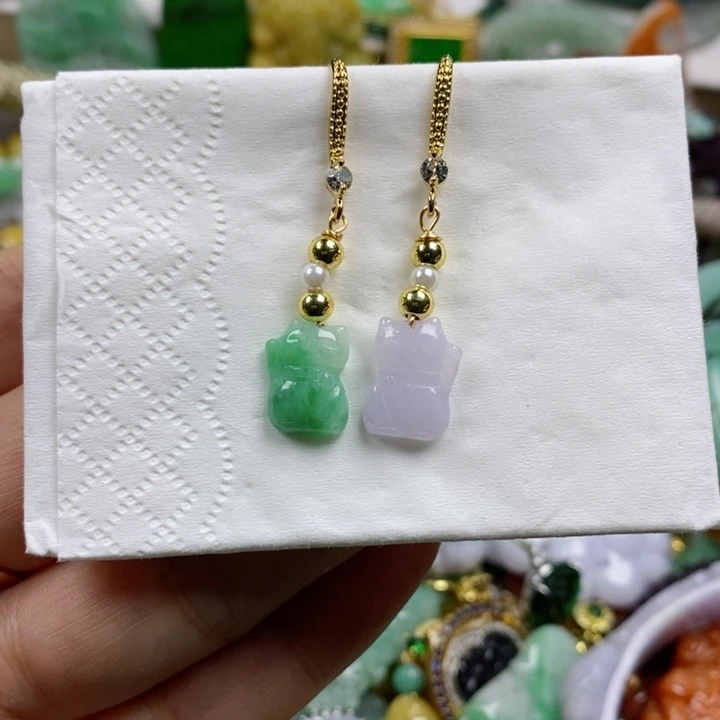 翡翠吊坠(赠链)未镶嵌