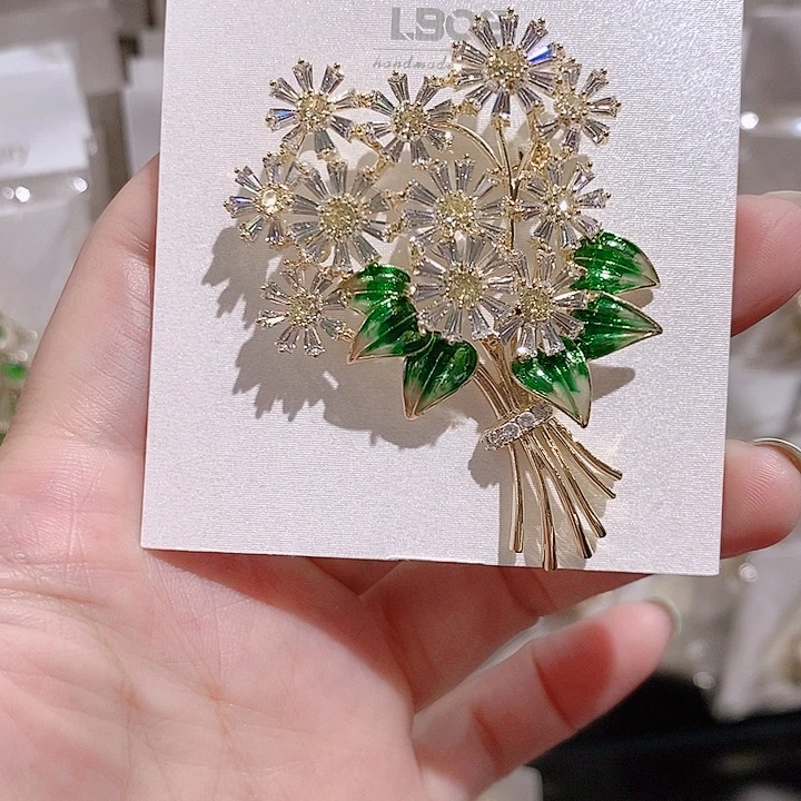 铜合金锆石花束胸针