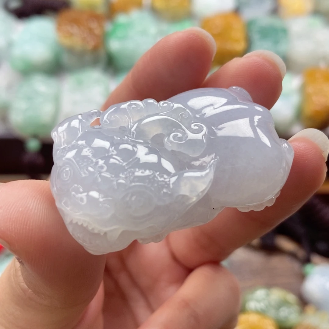 翡翠未镶嵌颈饰貔貅