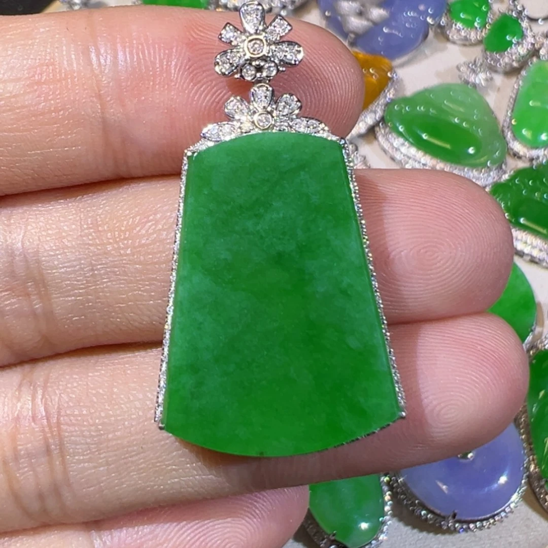 【闪购商品】翡翠18K金镶嵌颈饰缅甸翡翠