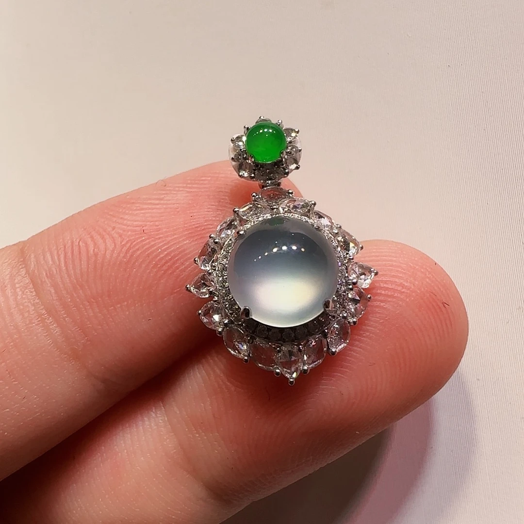 翡翠18K金镶嵌颈饰吊坠