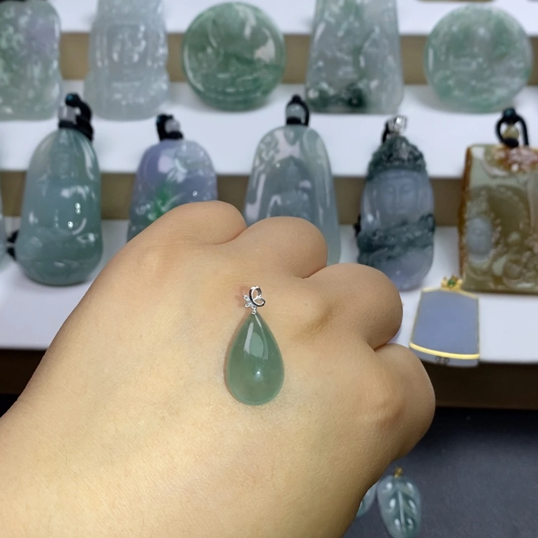 翡翠18K金镶嵌颈饰缅甸天然A货翡翠