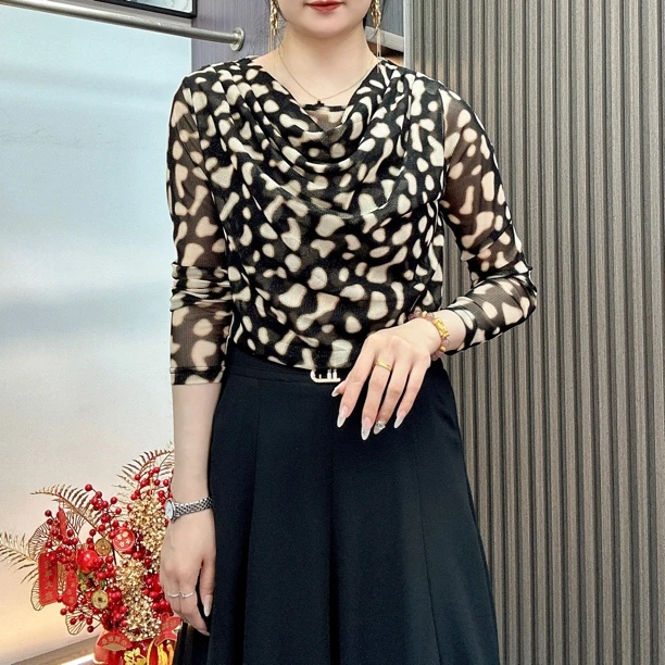2025春款新款气质长袖修身显瘦时尚堆堆领奶牛印花上衣百搭洋气