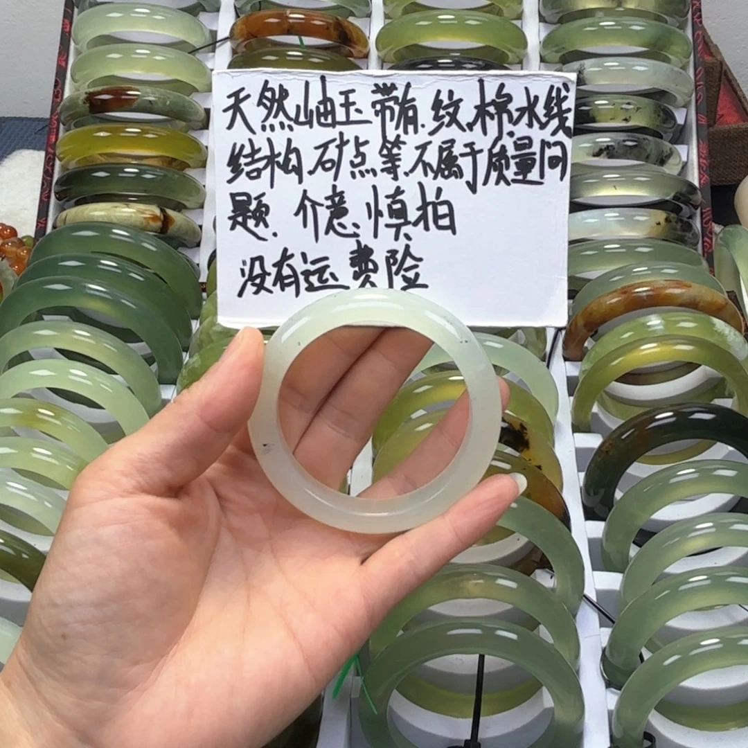 蛇纹石玉手镯未镶嵌孙*宝