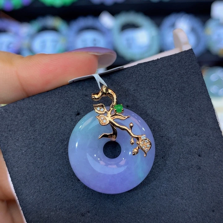 翡翠18K金镶嵌颈饰翡翠