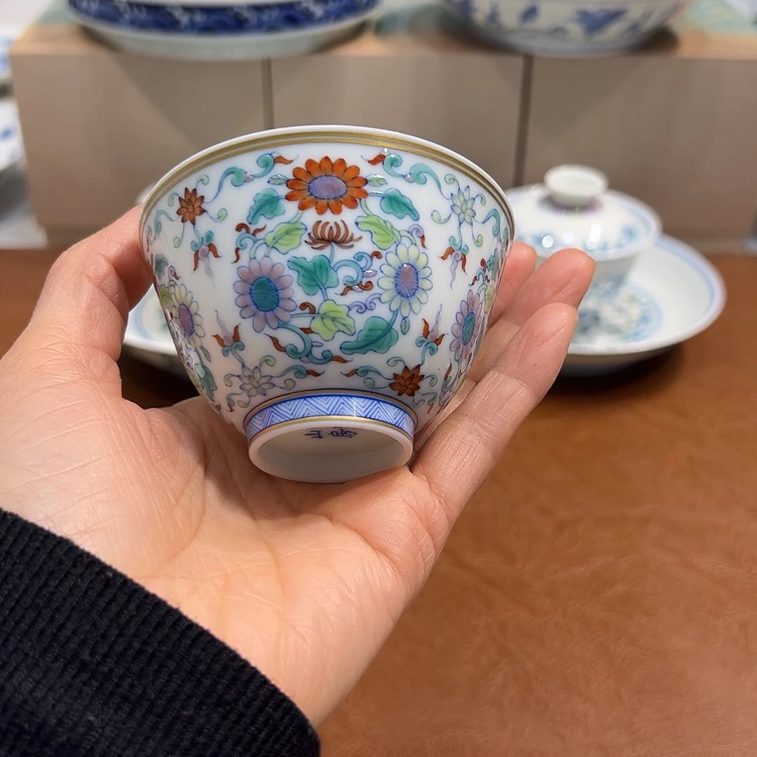 杯子斗彩团菊主人杯