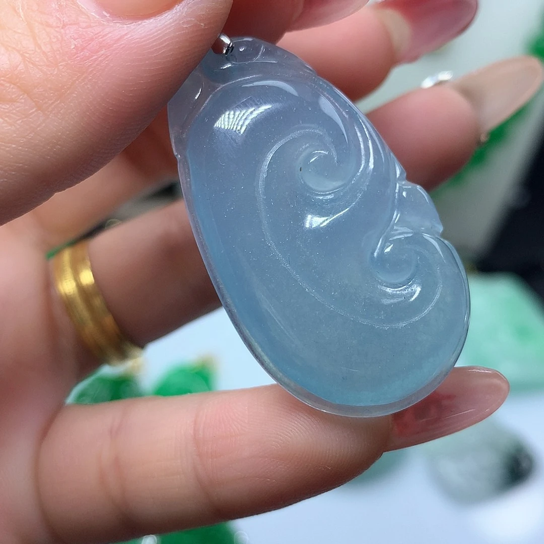 翡翠吊坠(赠链)未镶嵌