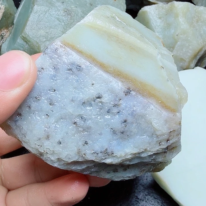 新***羅未镶嵌和田玉（糖玉）珠宝奇石