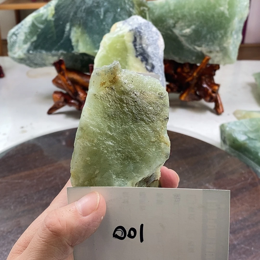 天***星蛇纹石玉合金珠宝奇石