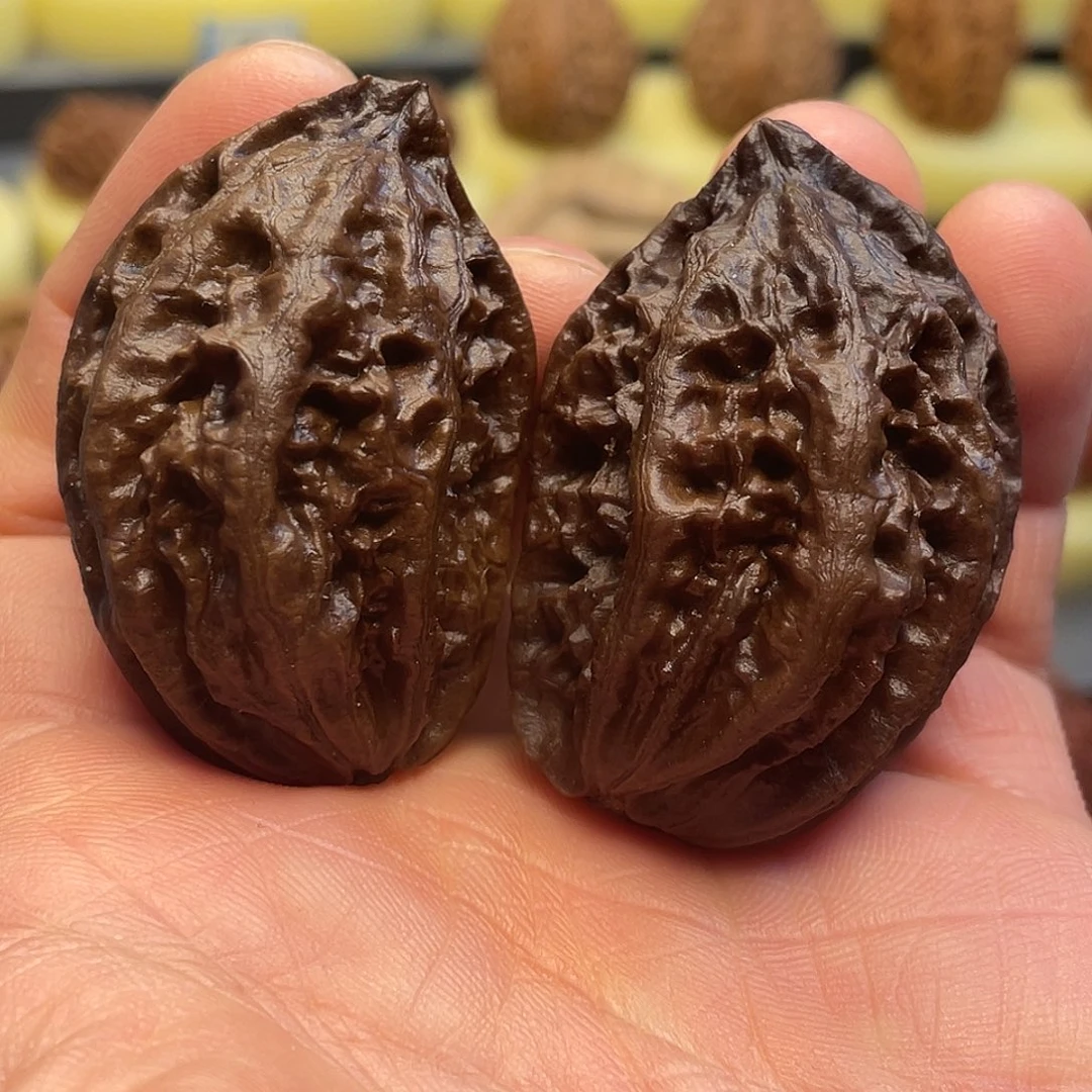 猴头核桃吊坠地闷半壁天然黑文玩核桃20号