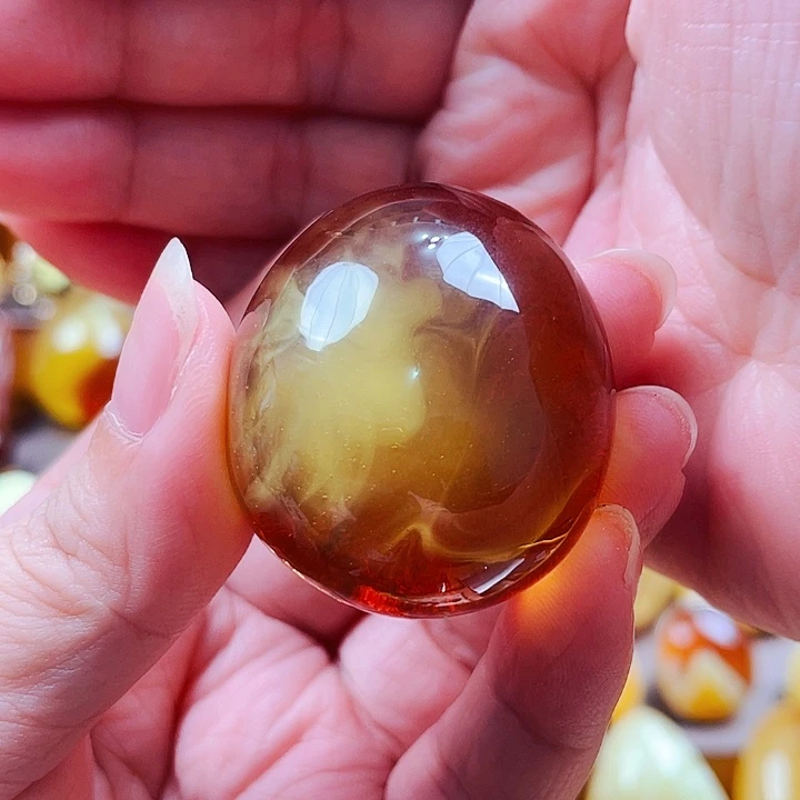 休***光未镶嵌颈饰琥珀吊坠