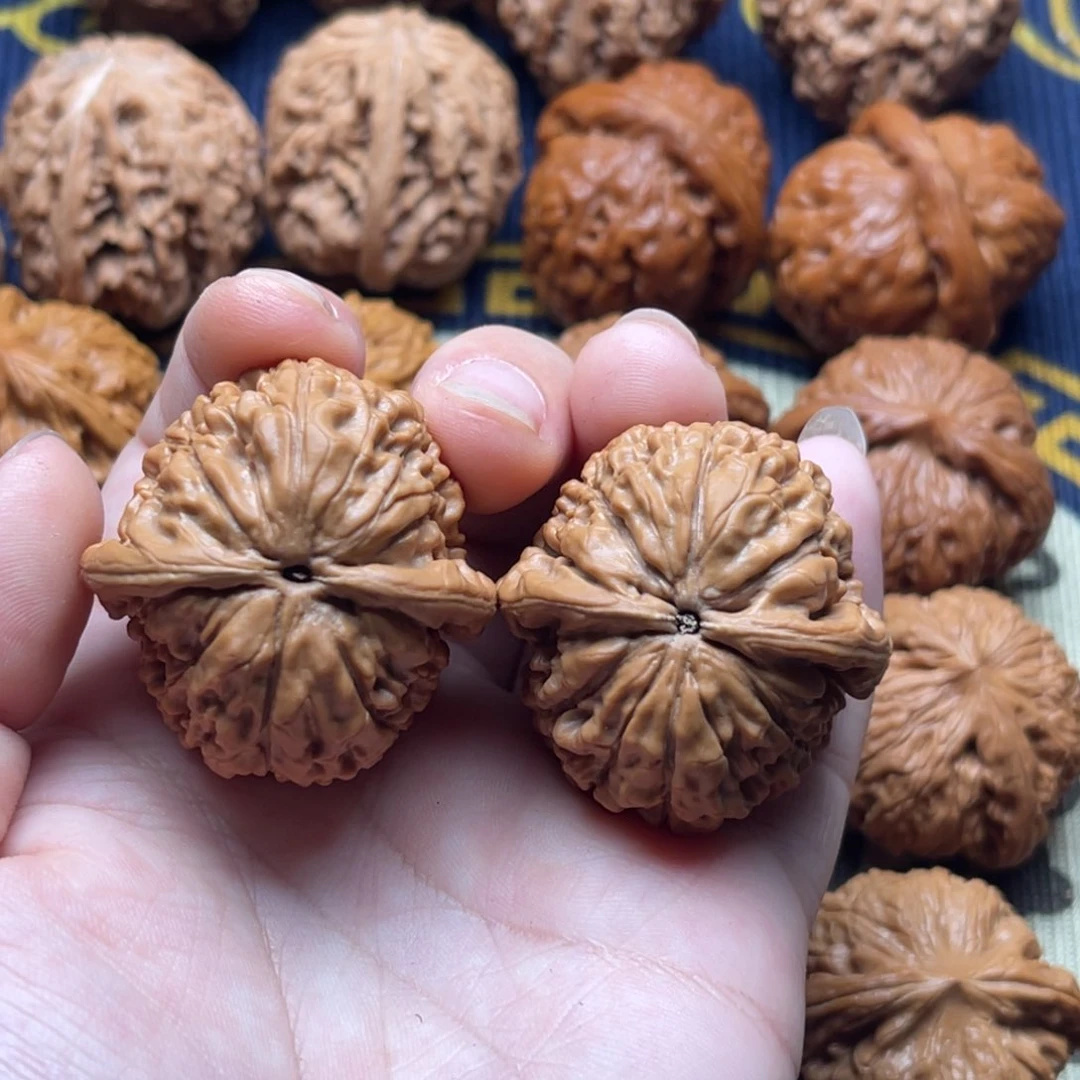 文玩核桃吊坠莲花36