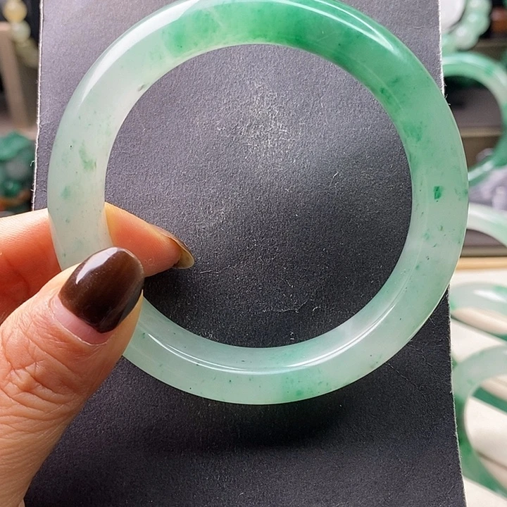 石英质玉（非洲翠）未镶嵌手镯