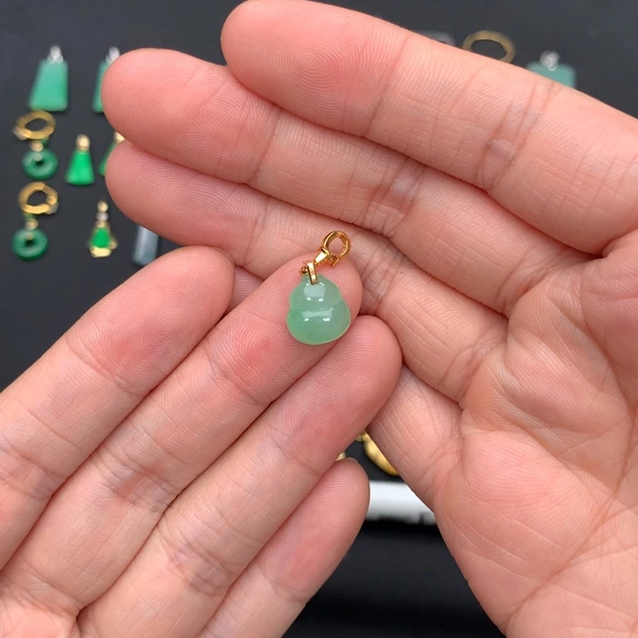 北***。翡翠18K金镶嵌吊坠(不含链)