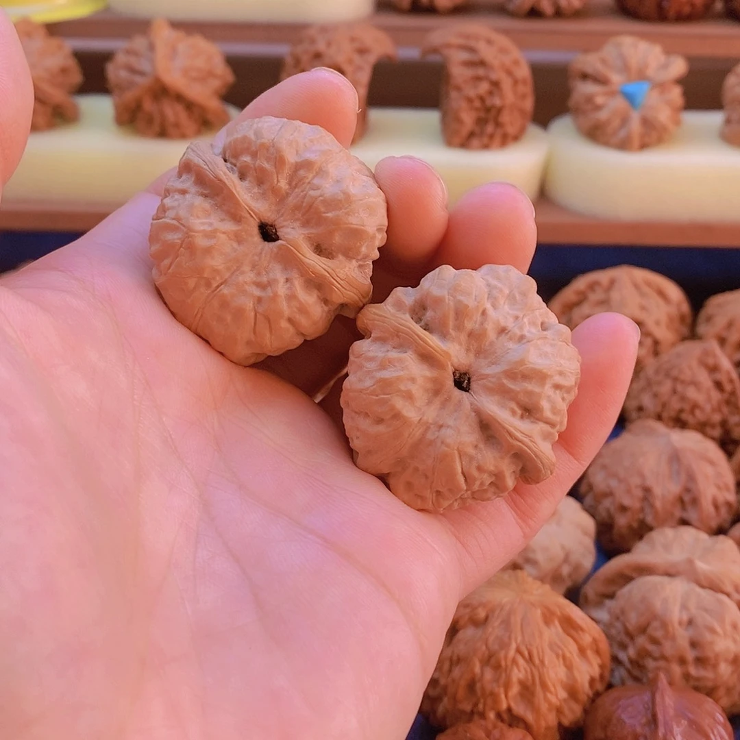 38蛤蟆头文玩核桃红皮