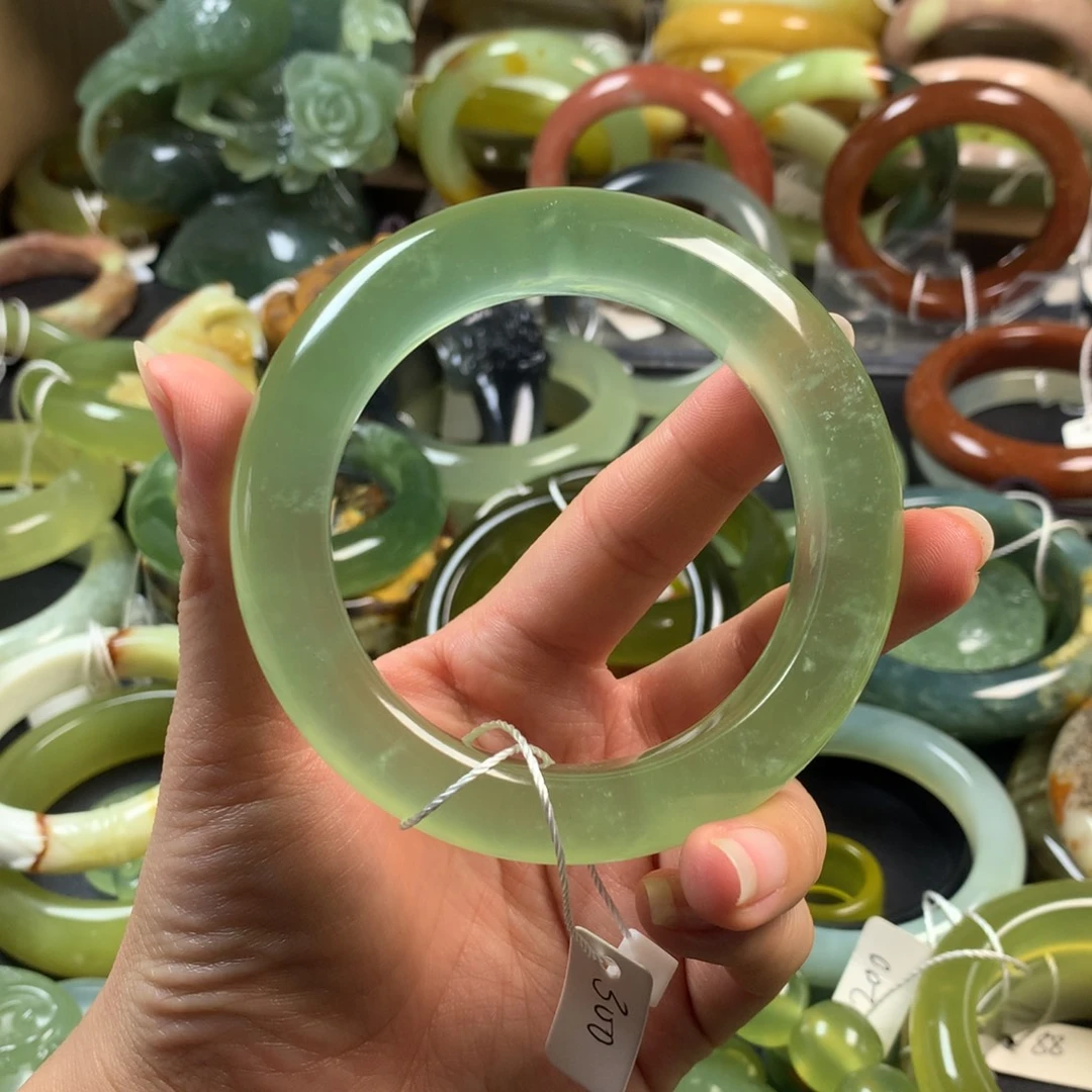 蛇纹石玉未镶嵌手镯