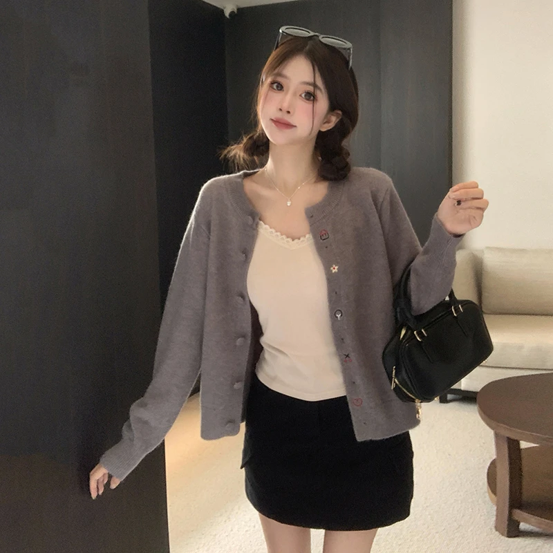 2024大码胖mm秋季新品改良正肩刺绣针织毛衣开衫长袖外套韩版学院