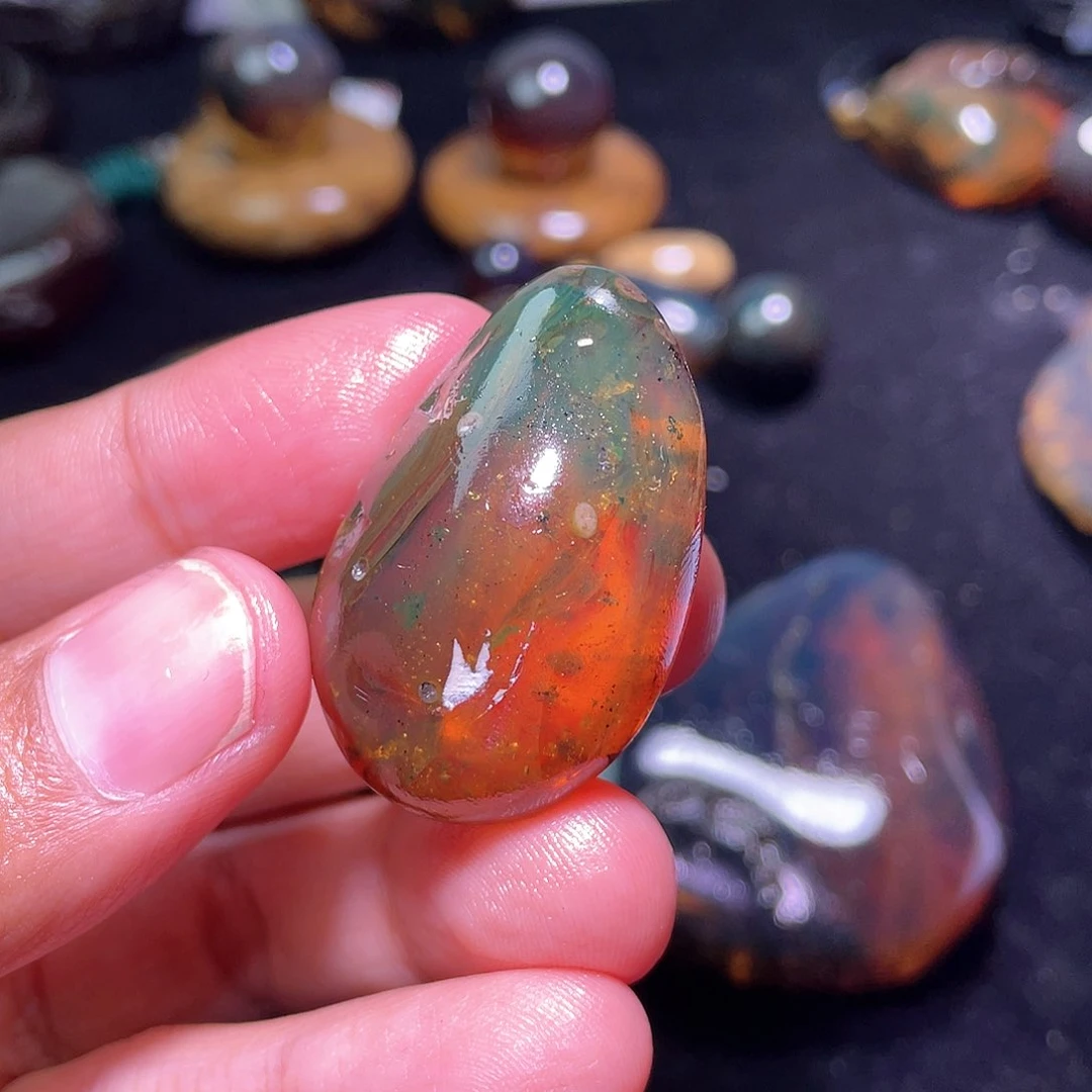 琥珀裸石未镶嵌，