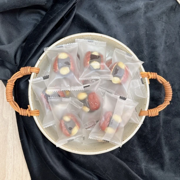 抱富枣 抱福枣夹 血糯米夏威夷果仁新疆灰枣休闲零食 鱼胶 品牌商