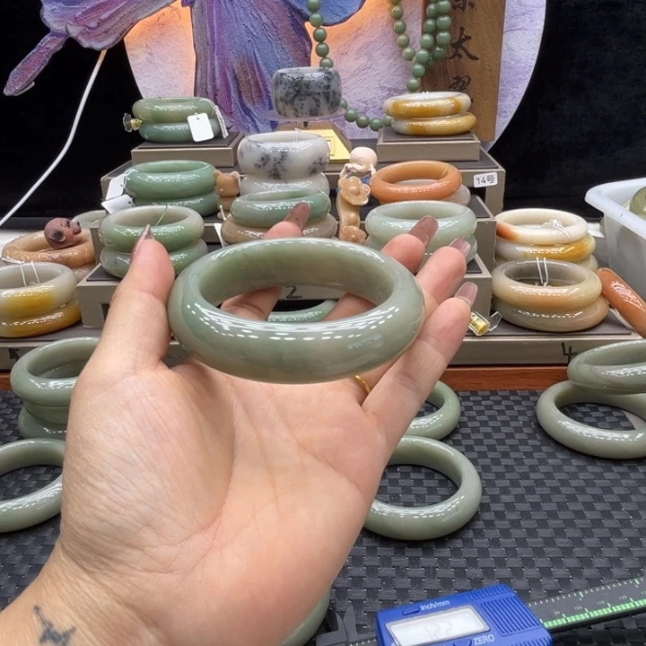 宝***宝未镶嵌手镯石英质玉