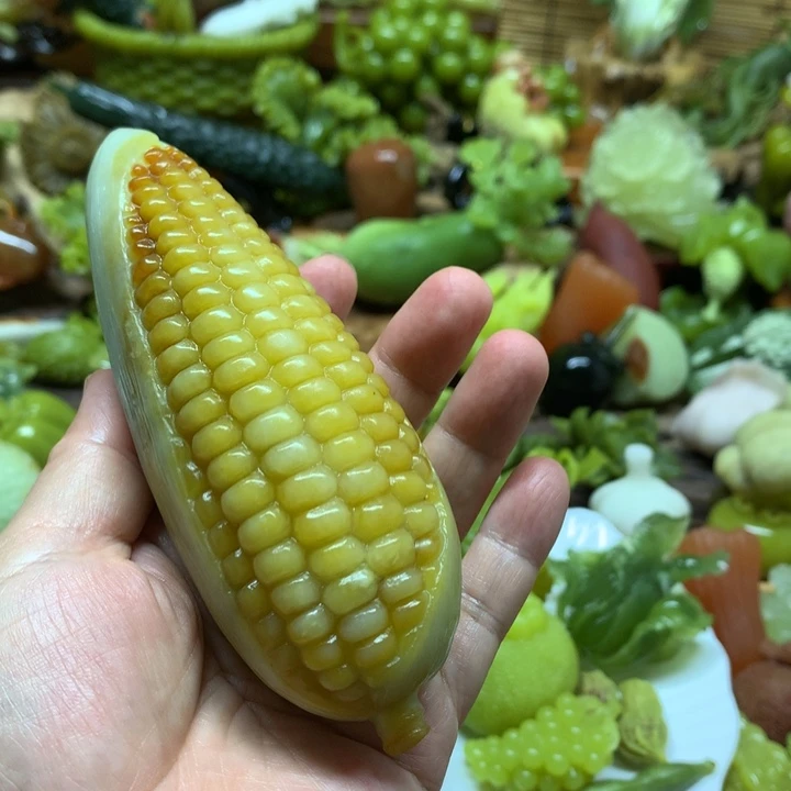 蛇纹石玉未镶嵌摆件