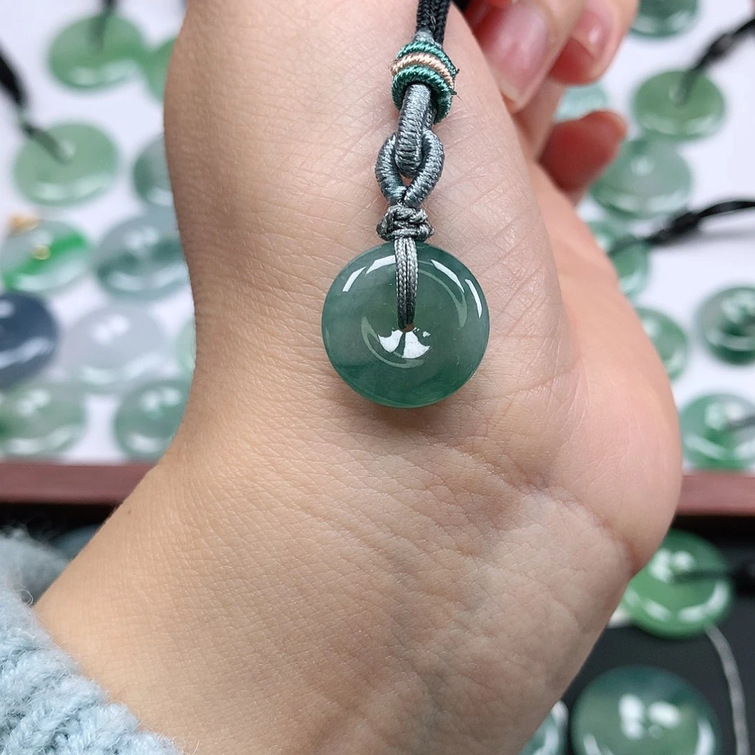 翡翠颈饰未镶嵌平安