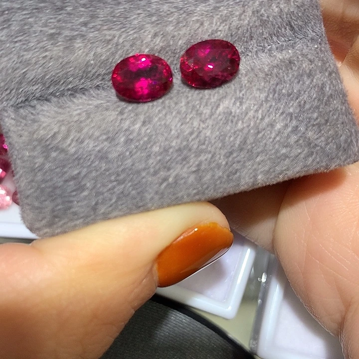 碧玺未镶嵌裸石2.4ct卢比莱