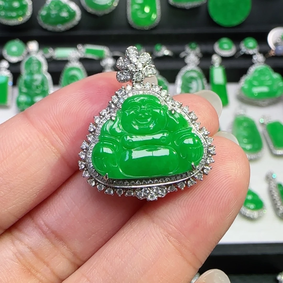 翡翠18K金镶嵌颈饰吊坠