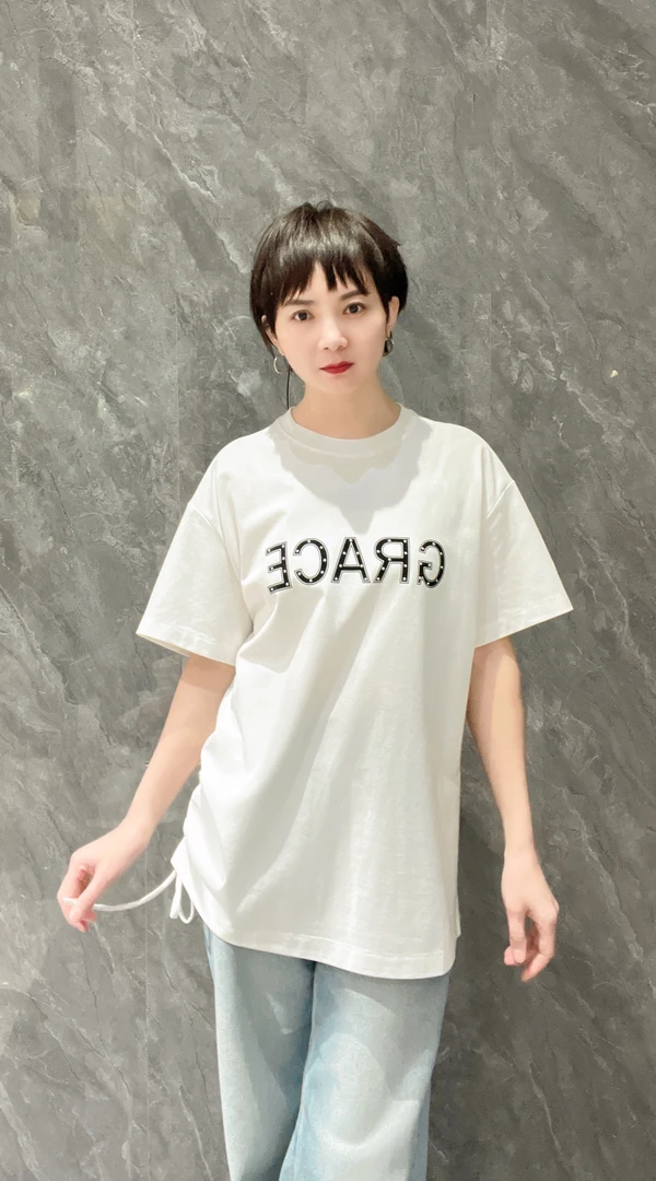 易缔媤 白色字母T恤上衣