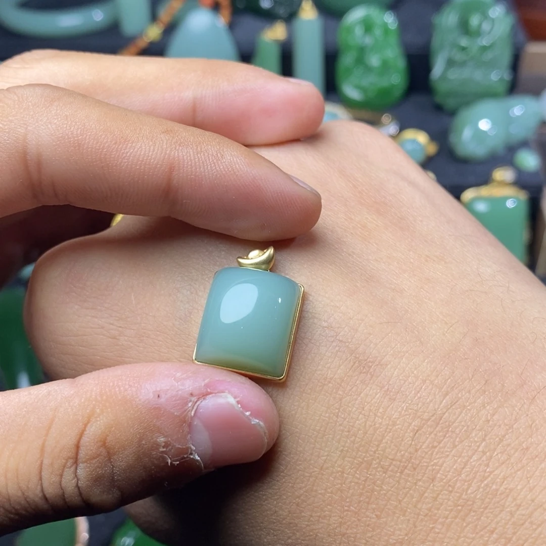 吊坠(不含链)18K金镶嵌和田玉（碧玉）