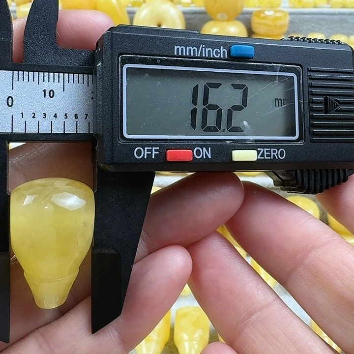 蜜蜡未镶嵌裸石18杂