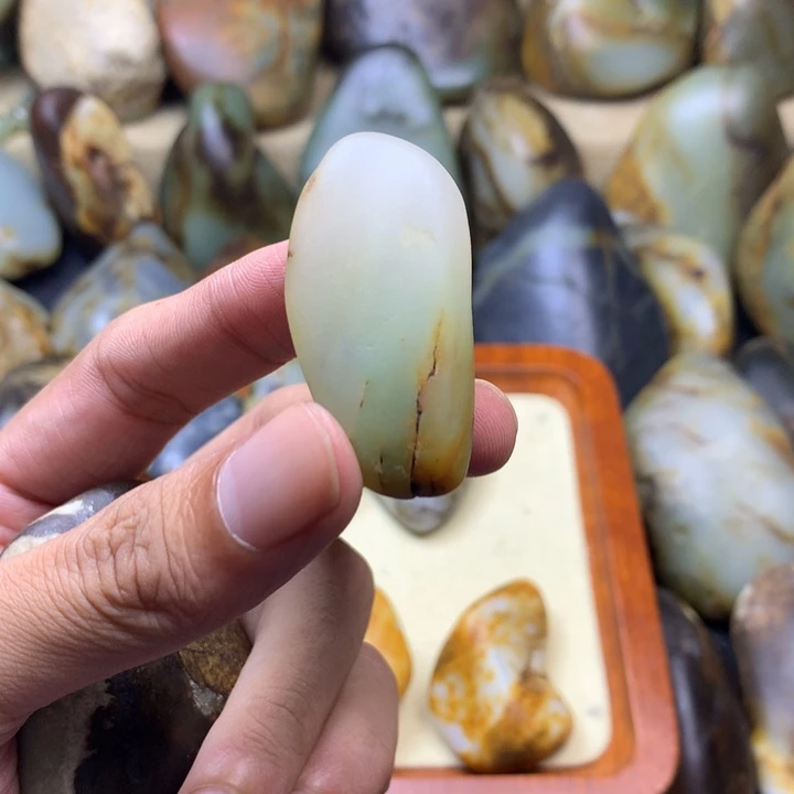 在***仙和田玉未镶嵌挂件