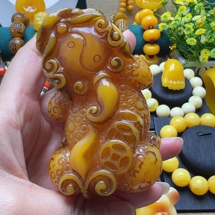 琥珀未镶嵌颈饰手把件