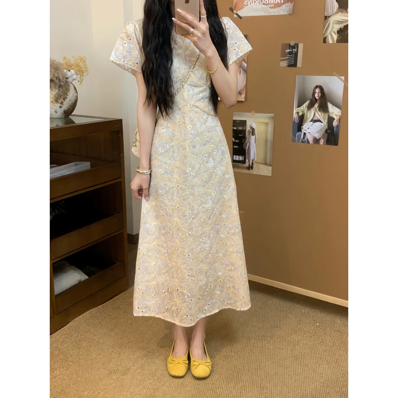 刺绣气质v领杏色扎染显瘦度假风小众设计感连衣裙8239#A