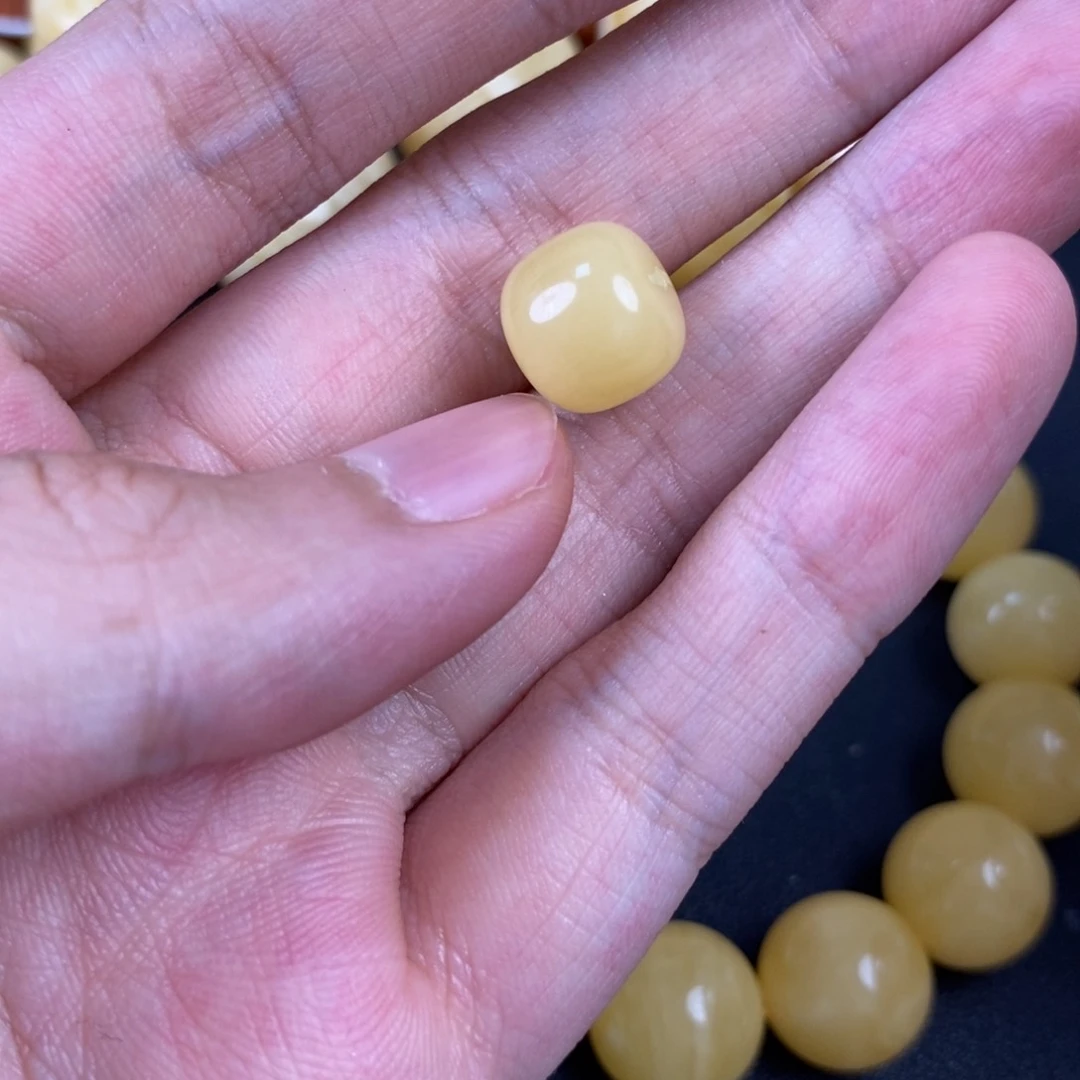 未镶嵌琥珀裸石89