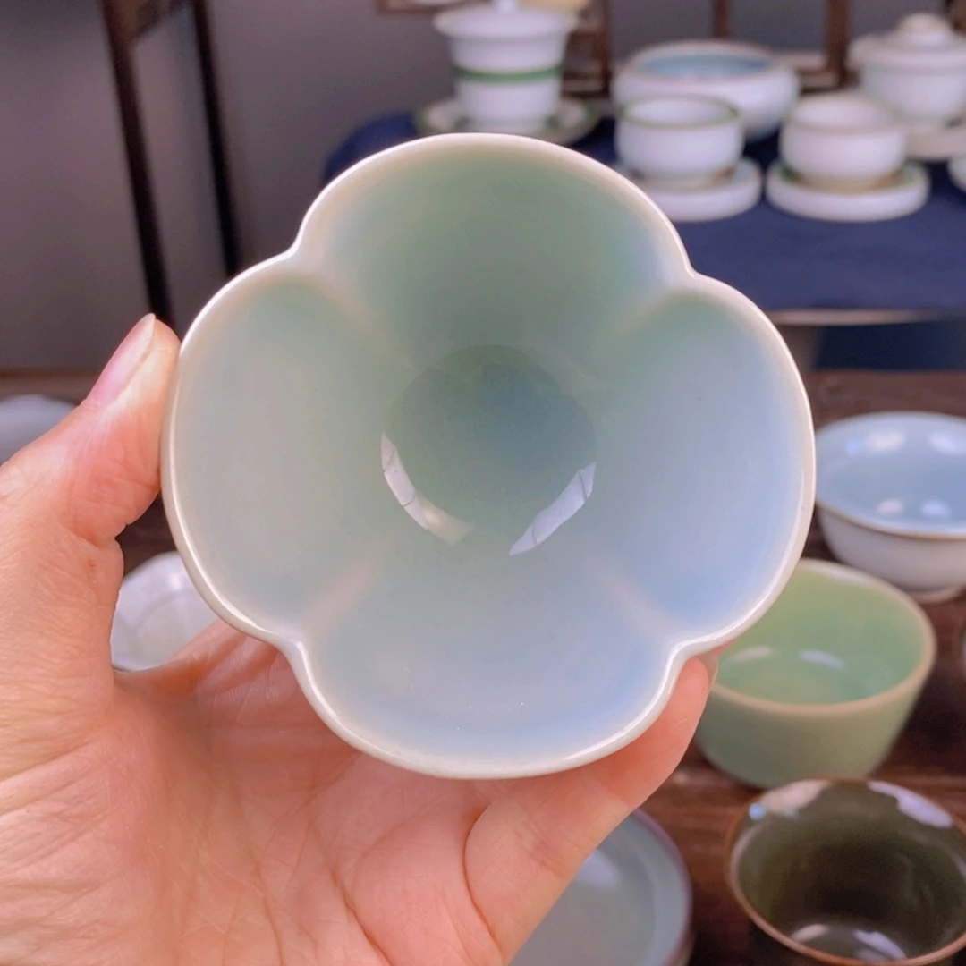 朱砂胎粉青釉 花口杯 不开片 有一个黑点 微瑕