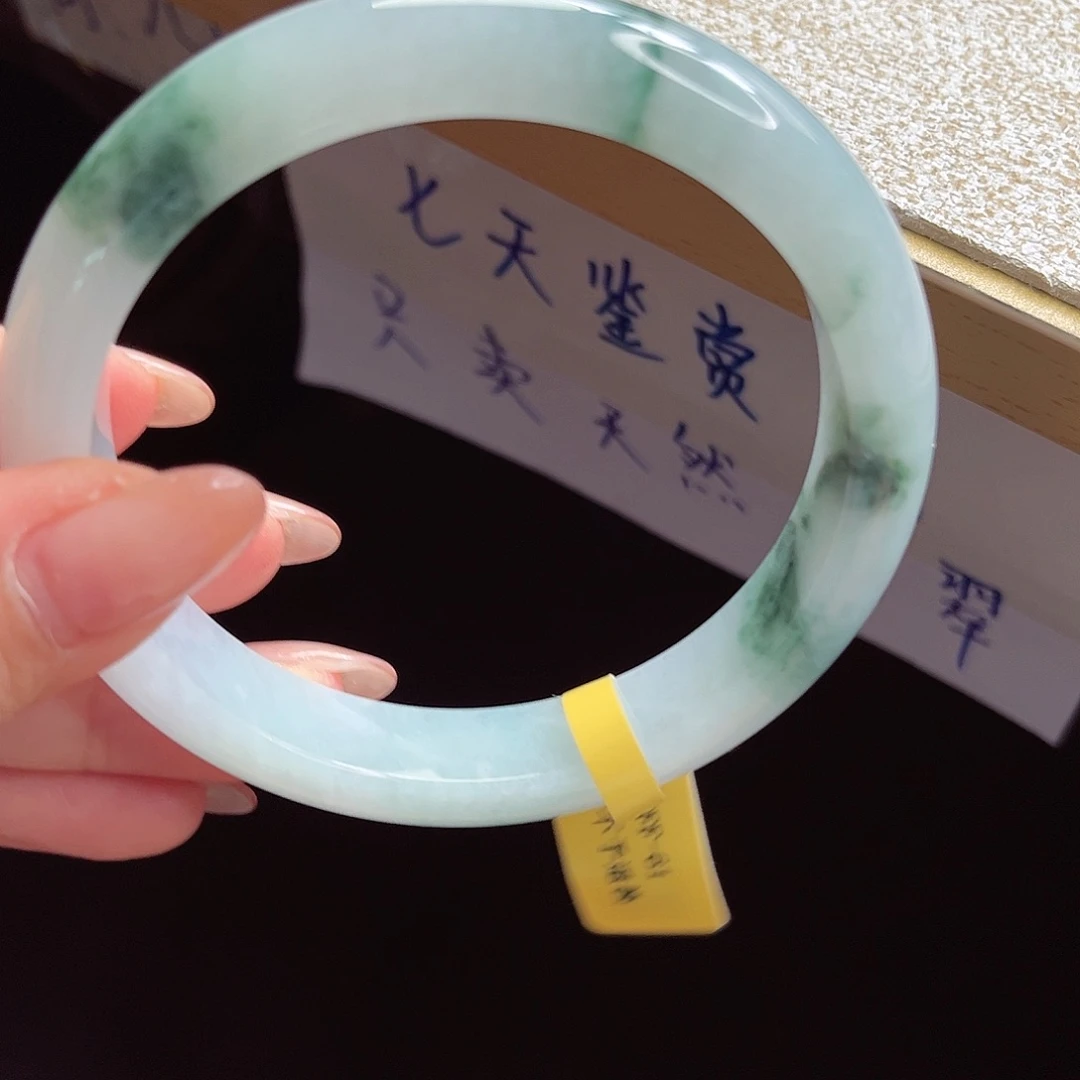 翡翠手镯未镶嵌手镯