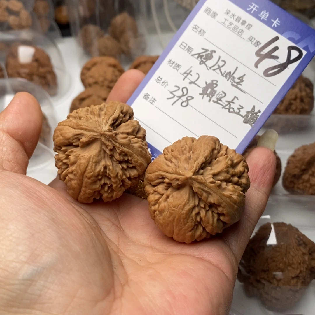 硬***€文玩核桃把件粗筋霸王龙三棱