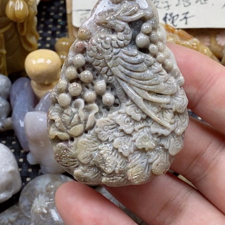 颈饰未镶嵌硅化珊瑚（珊瑚玉）
