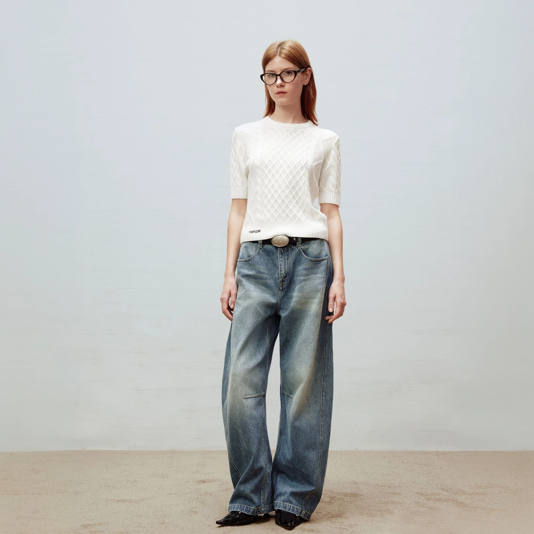 YANGYUQING设计师品牌立体绞花肌理感LOGO刺绣圆领短袖针织衫25AW