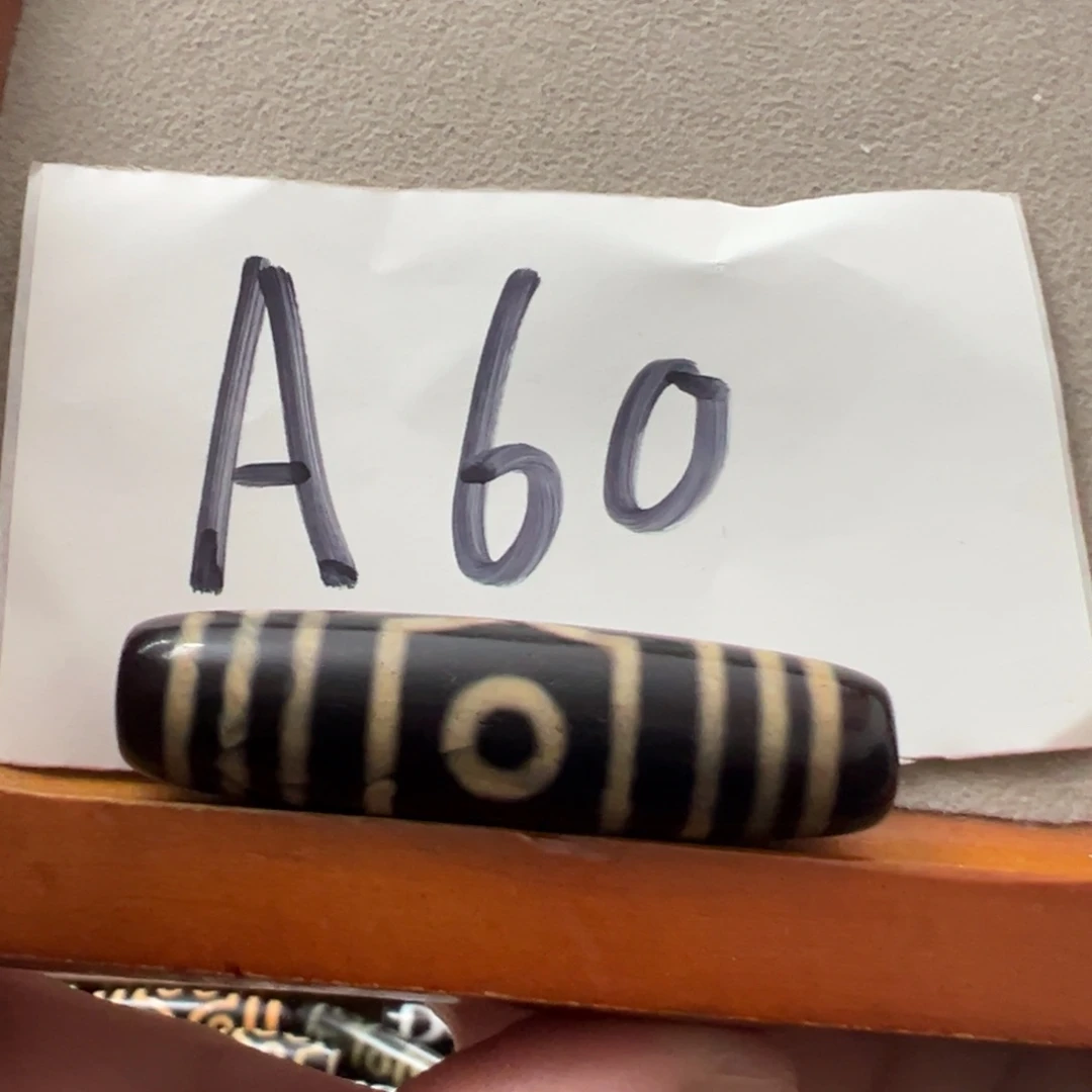 玛瑙/玉髓未镶嵌1牙黄三眼