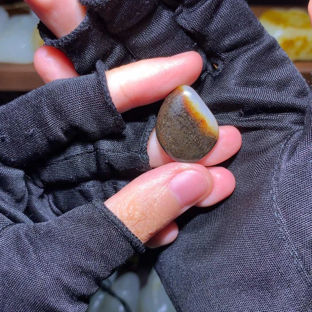 蜕***鹰和田玉未镶嵌颈饰