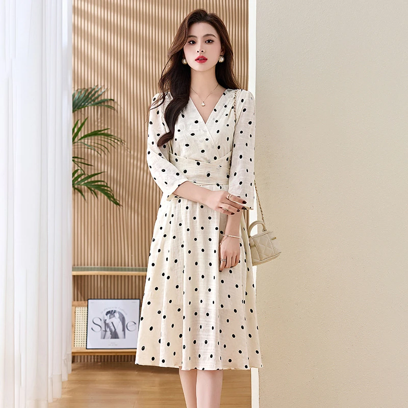 2025年春季上新气质时尚小清新系带波点七分袖高腰A字连衣裙